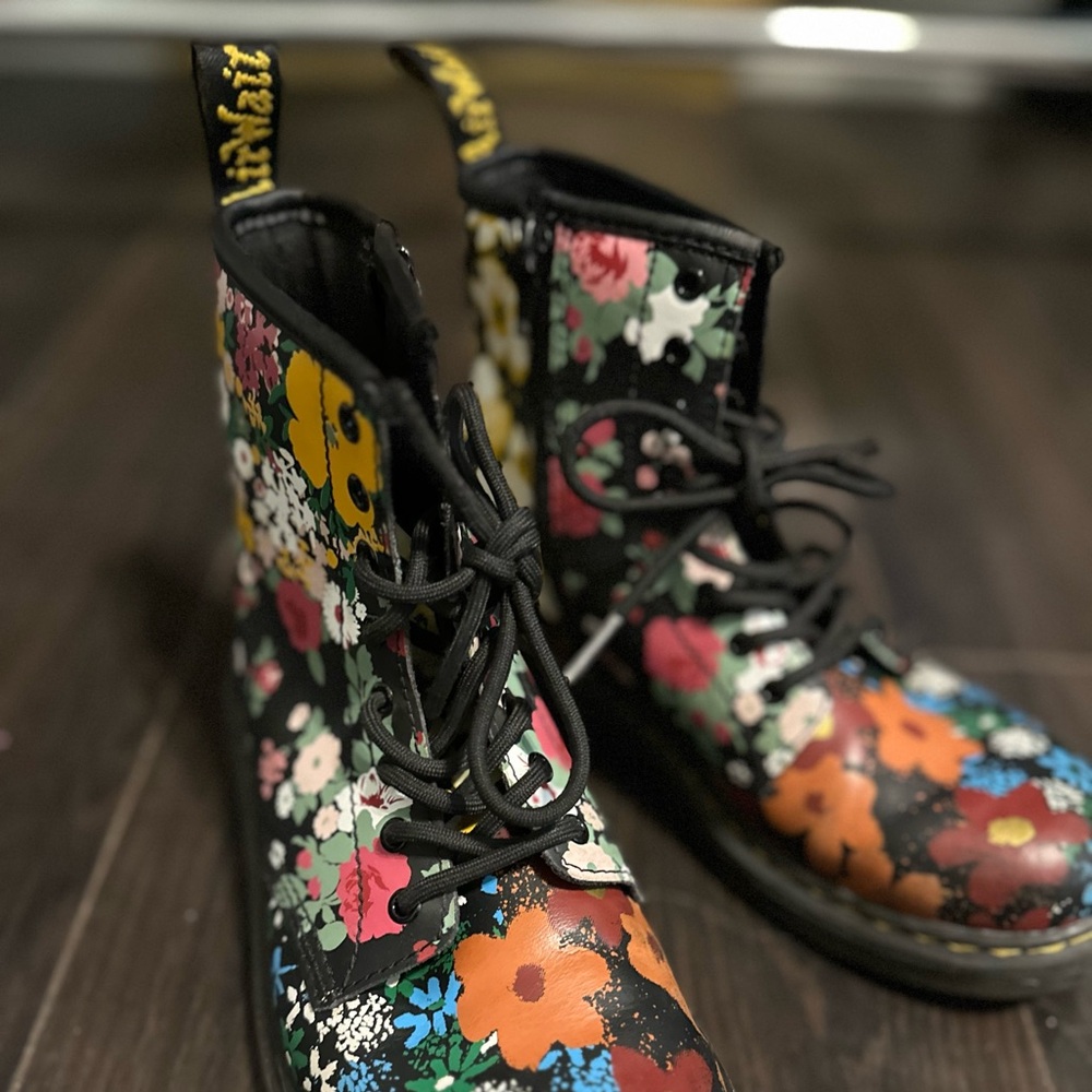 Doc Marten kids side zip boots! Excellent condition